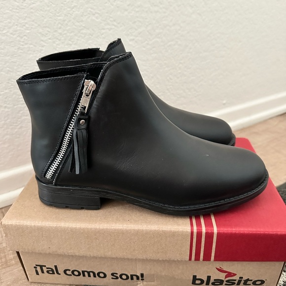 Black Leather Boots with zipper. - Picture 1 of 3